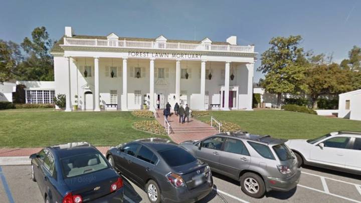 Family sues Forest Lawn when they discover wrong body at Covina viewing