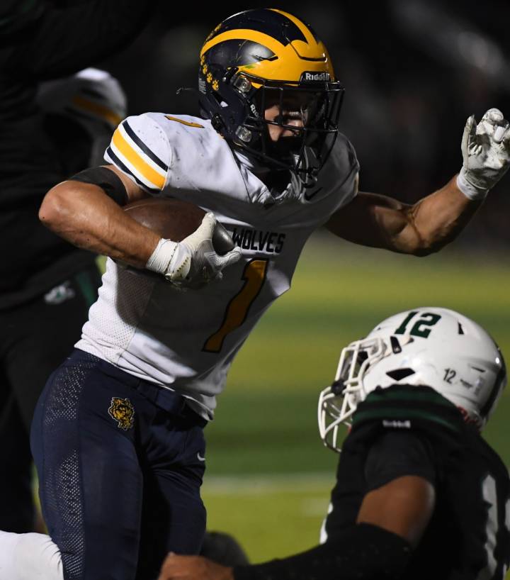 Oh, brother: Griffin and Lukas Boman combine for five TDs as Clarkston beats Lakers to win OAA Red