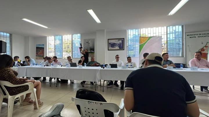 La Asamblea del departamento del Huila, en sesión descentralizada en el municipio de Colombia