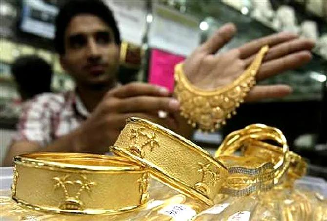 O mere sona re! Gold surges to Rs 1.28 lakh/10g