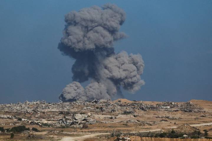 Israel ramps up Gaza City offensive as Hamas weighs Trump plan