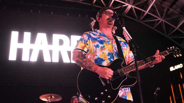 How to get tickets to see country music star Hardy in Omaha