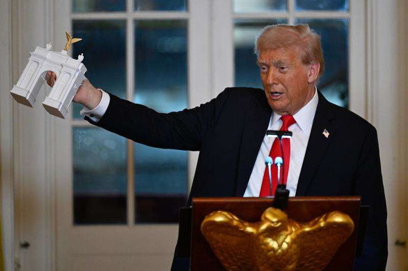 Trump plans to leave his mark on Washington by building a Paris-like arch near the Lincoln Memorial