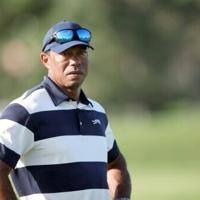 Woods undergoes lower back disc replacement surgery