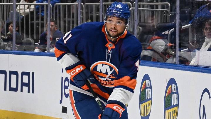 Islanders promote LIer Marshall Warren