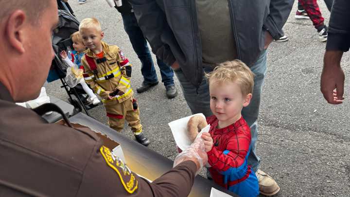 Hundreds turn out for Donuts with Deputies in Port Huron Township