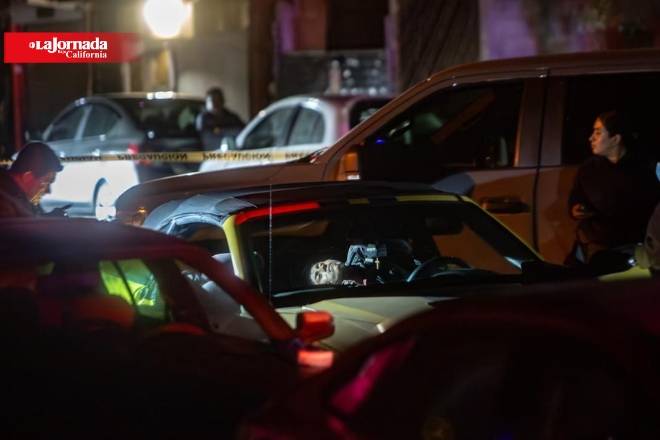 Hombre es asesinado a balazos dentro de Mustang en Tijuana 