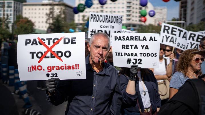 Un asalariado con el sueldo mínimo cotiza igual que un autónomo que gana el triple