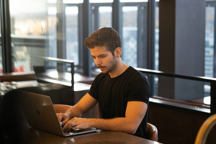 Rs 16 Lakh To Rs 1.6 Crore In 3 Years: Tier-3 Grad Gets Offers From Nvidia, Apple—Salary Jump Stuns Netizens!