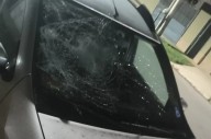 Amenazó a su expareja y rompió dos autos de los vecinos