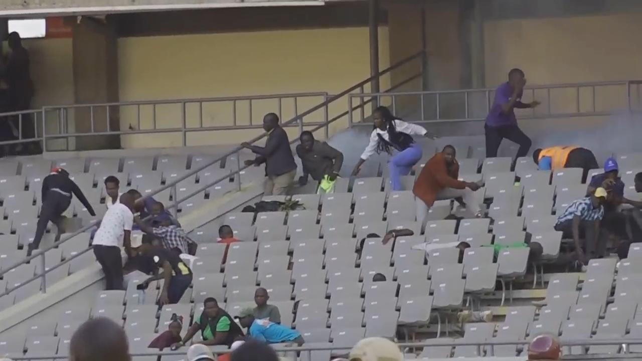 Police fire tear gas at mourners at former Kenyan PM Raila Odinga's public viewing