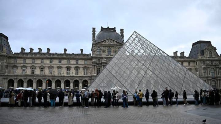 Las joyas robadas de valor “incalculable” del Louvre están estimadas en US$ 102 millones, según fiscal