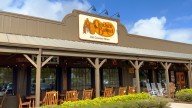 Cracker Barrel inviting Americans back for Thanksgiving dinner after failed 2025 rebranding