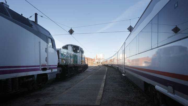 El regalo de Óscar Puente a León: cero euros de los 1.000 millones para los talleres de Renfe