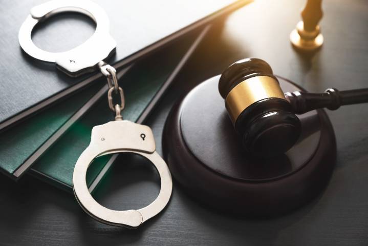 Cirujano de Nueva York acusado de agredir sexualmente a una mujer a punta de pistola