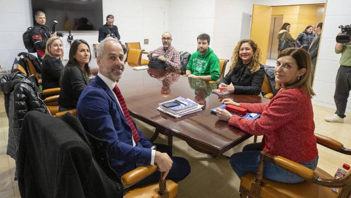 "El PP ha elegido el camino del autoritarismo encubierto, del chantaje presupuestario y de la imposición disfrazada de diálogo con los docentes"