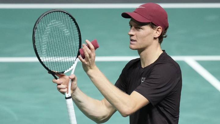 Jannik Sinner’s No. 1 bid starts with win over Zizou Bergs at Paris Masters