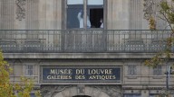 Louvre jewel heist: Manhunt underway for 4 suspects after 'priceless' jewelry at Louvre in Paris stolen