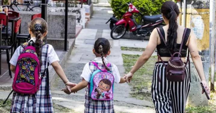 ‘Estudio sin madrugón’: colegios no podrían empezar clases antes de las 7:00 a.m.