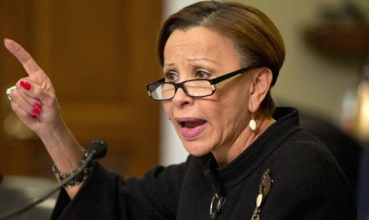 Nydia Velázquez y más de 30 congresistas piden cuentas al Tesoro sobre el rescate de $20,000 millones al gobierno de Javier Milei