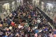 Mayor evacuación aérea en Alaska continúa tras tormentas dejadas por el tifón Halong