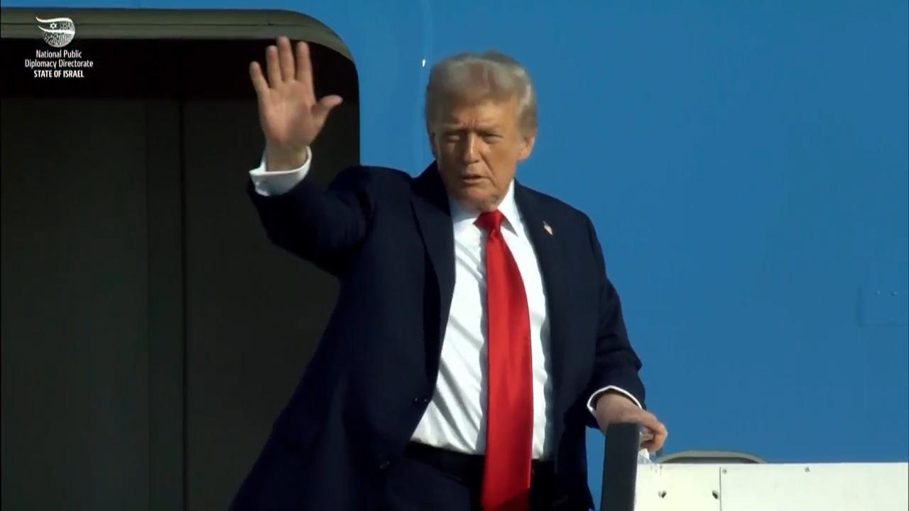 Trump heads to Egypt summit after urging Israel to seize chance for peace