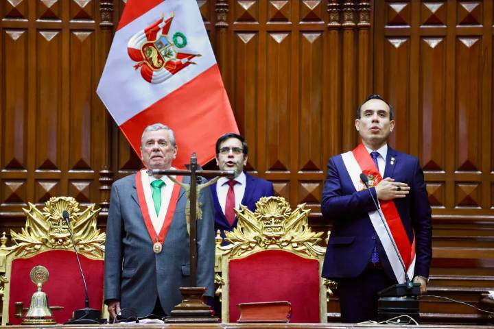 Con juicio relámpago destituyen a Dina Boluarte como presidenta de Perú