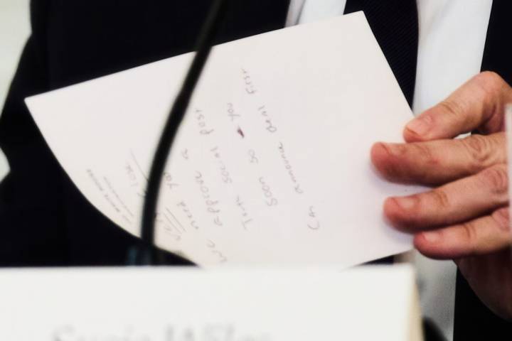 Trump receives urgent note from Rubio on Mideast peace deal during antifa roundtable