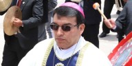 El obispo de Juli que fue echado por el papa León XIV: tenía 10 parejas y fue acusado de estafa y corrupción