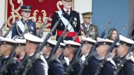 Los ciudadanos arropan a las Fuerzas Armadas en un desfile con menos aviones por las nubes
