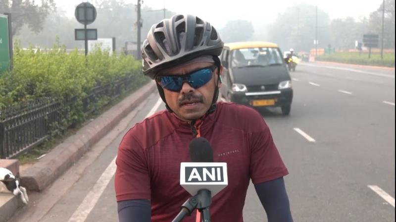 Delhi's Air Quality Plunges Post-Diwali; Residents Complain of Breathing and Eye Irritation; Air Quality Enters 'Red Zone