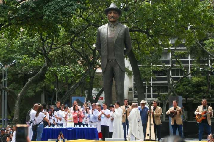 Alcaldesa y pueblo celebran el natalicio de José Gregorio Hernández
