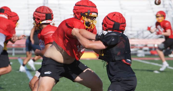 Kane County Week 9 notes: With DuKane Conference up for grabs, Batavia’s Ryan Myers goes both ways on the line