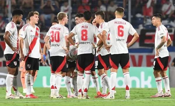 Galoppo, de River, tuvo un fuerte cruce con un hincha que lo insultó