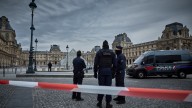 El Museo del Louvre en París cierra tras el robo de joyas de la colección de la corona francesa