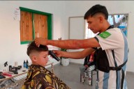 Peluqueros solidarios cortaron el cabello a niños del barrio San Jorge: “Hay que tratar de ayudar al prójimo”