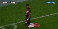 Golazo de Juan Lucumí dejando en el suelo a Williams Riveros a pura velocidad en Universitario vs Ayacucho FC por Liga 1 2025