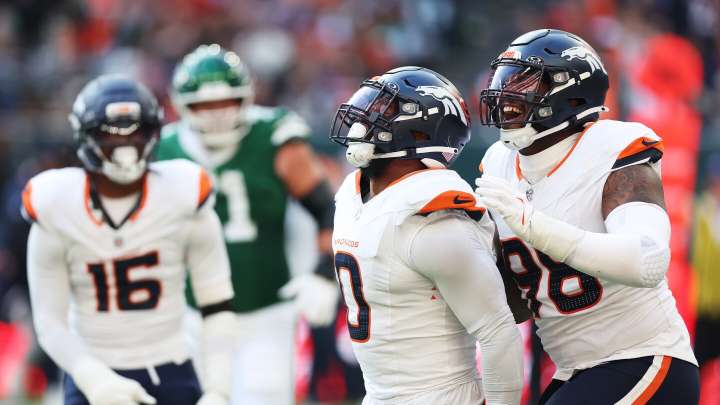 Jets let time run out in first half, Broncos lead 10