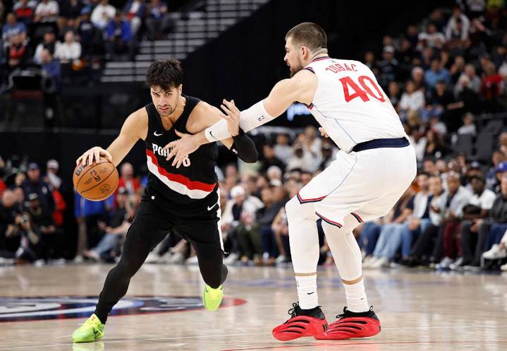 Kawhi Leonard's 30 Points Lead Clippers Past Trail Blazers
