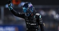George Russell gana en Marina Bay y Verstappen recorta distancias a Piastri