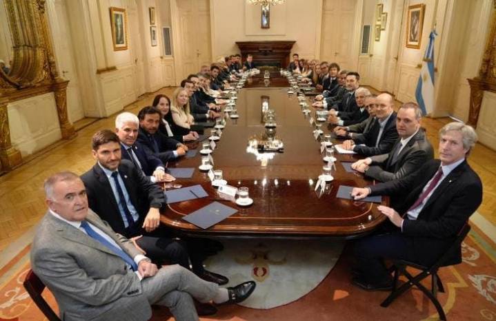 Jaldo participa en la reunión de gobernadores convocada por Milei