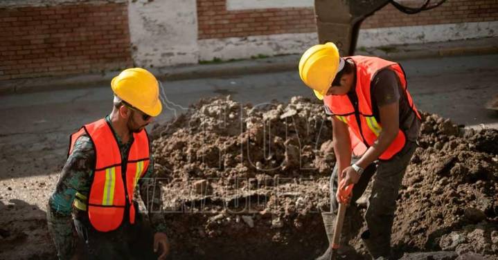Atiende gobierno municipal fuga de agua potable en el Centro de Matamoros