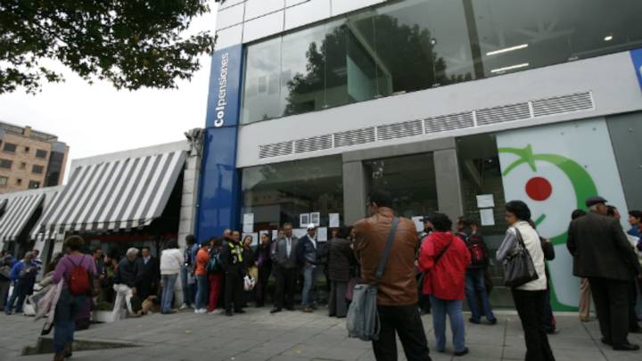 Esta es la lista de más de 40.000 trabajadores colombianos que tendrán que cotizar de manera obligatoria en Colpensiones