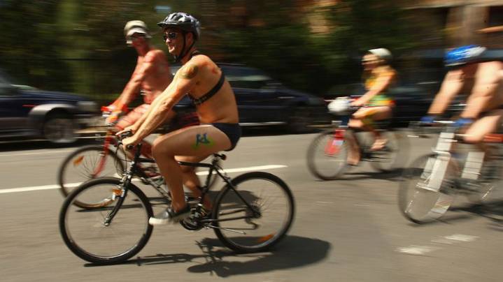 World Naked Bike Ride to protest Trump’s guard deployment
