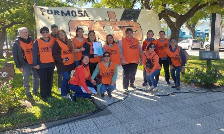 Autoconvocados se suman a la marcha de judiciales a Casa de Gobierno por reclamos salariales