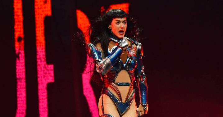 Katy Perry breaks silence on romance with Justin Trudeau after pair's PDA