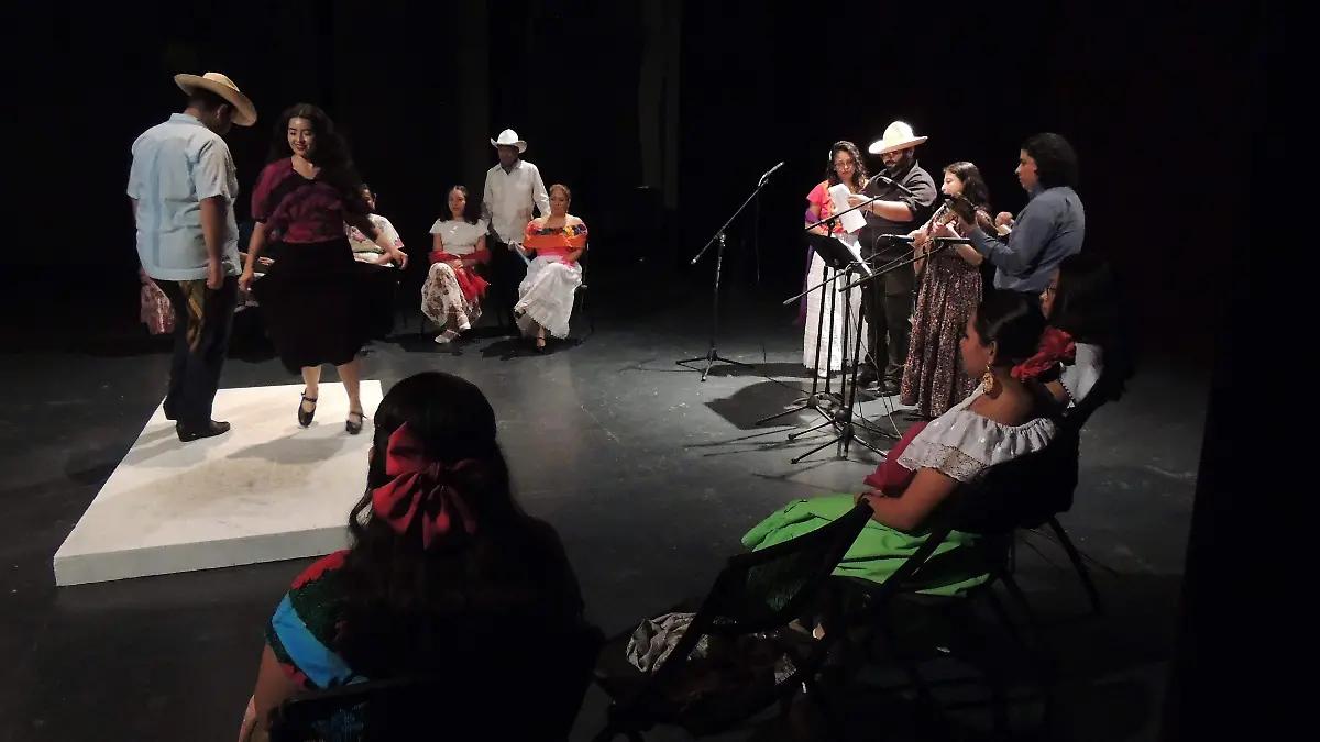 Bailan y cantan al ritmo de la tarima; danza y expresión corporal para el son jarocho tradicional