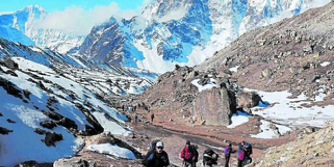 Fueron rescatadas cientos de personas que quedaron atrapadas en el Everest