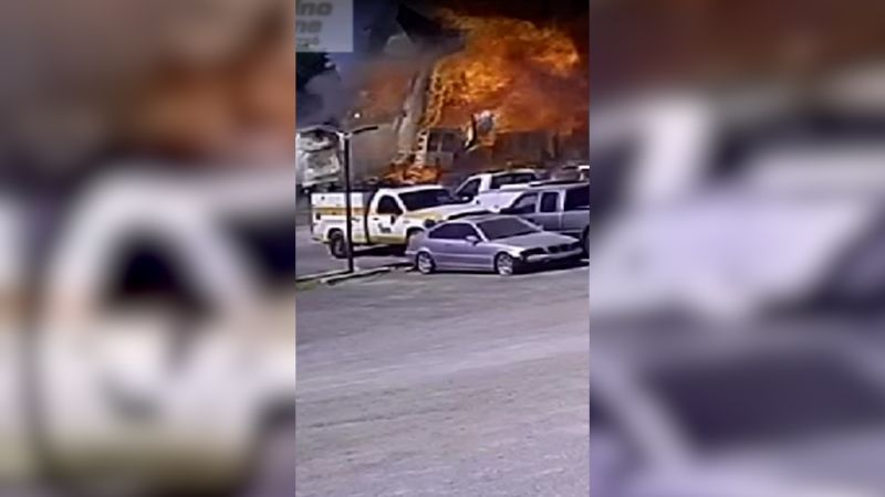 Una avioneta se estrella contra vehículos en Texas