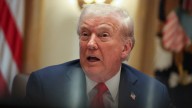 Trump anuncia aranceles del 100 % para China por su postura comercial "hostil"